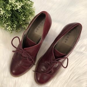Hinge Highland Burgundy Oxford Heels
